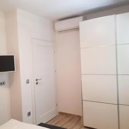 Διαμέρισμα Near The - One Bedroom 212 *